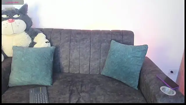 Snapshot of velmoon chatting on 05-12-26, 06:16 velmoon online show from 05-12-26, 06:16