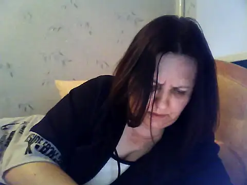 LockyCharm111 online show from 04-24-26, 05:26