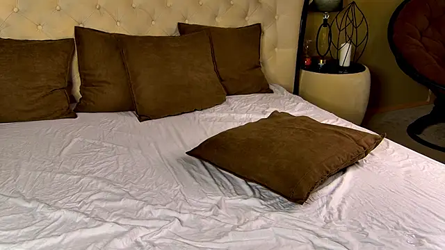 YourSweetArya online show from 04-04-26, 04:04