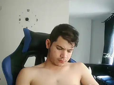 Snapshot of Erostomxxx chatting on 02-25-26, 06:28 Erostomxxx online show from 02-25-26, 06:28