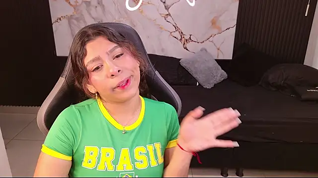 Snapshot of Sophie19__ chatting on 03-05-26, 12:12 Sophie19 online show from 03-05-26, 12:12