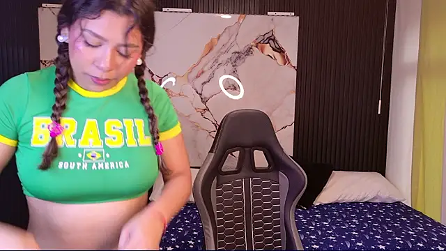 Snapshot of Sophie19__ chatting on 03-13-26, 11:39 Sophie19 online show from 03-13-26, 11:39