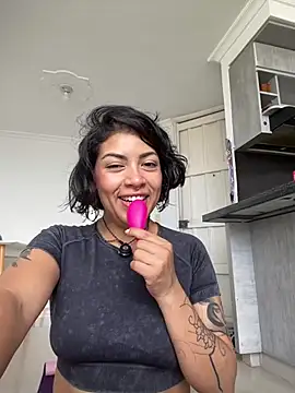 sara-jules online show from 06-10-26, 03:22