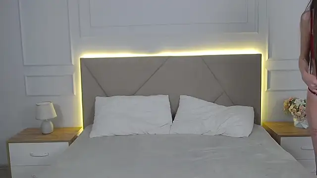 AlisiaStill  online show from 03-04-26, 12:00