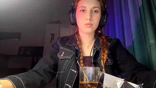 AliceCarrol online show from 03-10-26, 03:28