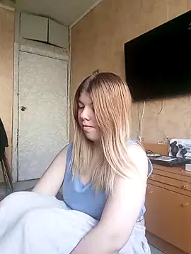 Snapshot of EvaTallor chatting on 03-19-26, 12:42 EvaTallor online show from 03-19-26, 12:42