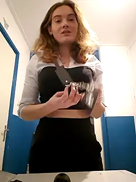 sweetsophie69 online show from 03-05-26, 06:15