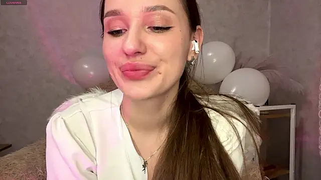 Snapshot of LilliHudons chatting on 03-08-26, 04:22 LilliHudons online show from 03-08-26, 04:22