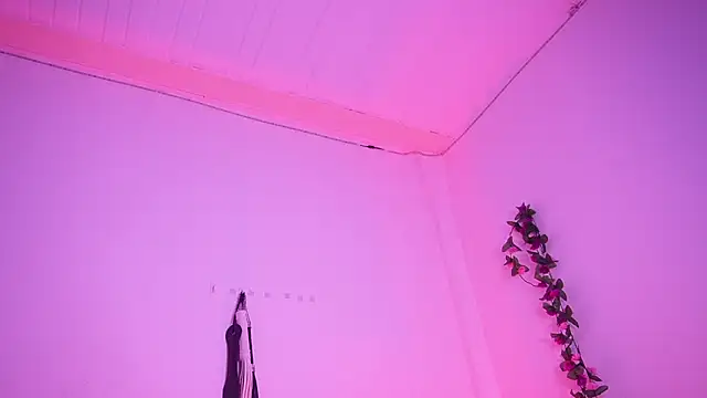 TiffanySander online show from 04-11-26, 07:45