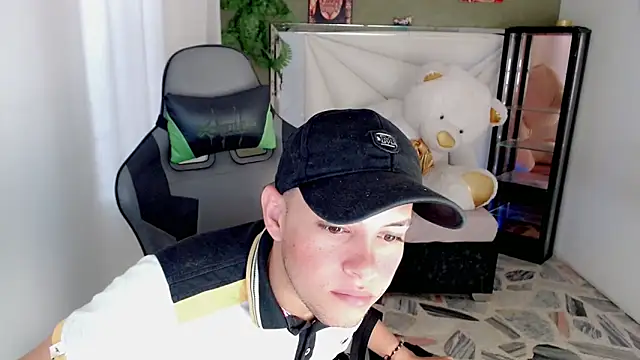 Top and bottom online show from 04-26-26, 08:17