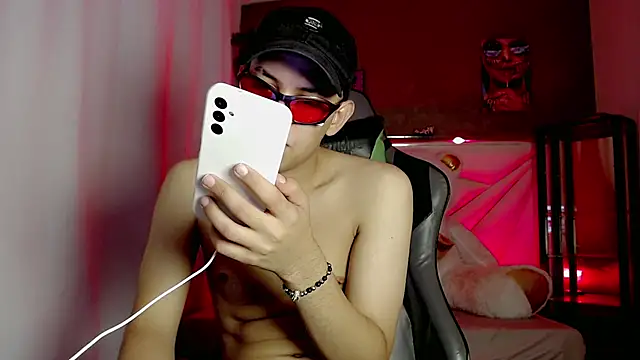 Top and bottom online show from 04-28-26, 02:27