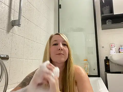 Snapshot of Ninimaus chatting on 02-16-26, 07:21 Ninimaus online show from 02-16-26, 07:21