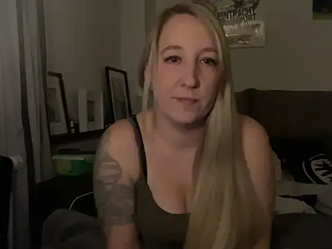 Snapshot of Ninimaus chatting on 03-12-26, 08:15 Ninimaus online show from 03-12-26, 08:15