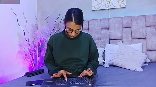 MelanyStone  online show from 04-22-26, 12:50