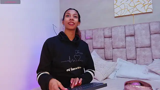 MelanyStone  online show from 04-30-26, 12:11