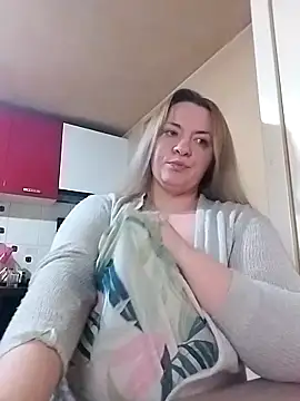 Snapshot of HotStepmommy4 chatting on 02-19-26, 10:50 HotStepmommy4 online show from 02-19-26, 10:50