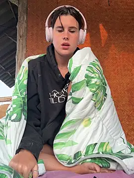 Snapshot of fairy_bell chatting on 02-18-26, 01:01 fairy bell online show from 02-18-26, 01:01