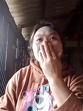 Snapshot of bany-lee chatting on 05-04-26, 01:56 bany-lee online show from 05-04-26, 01:56