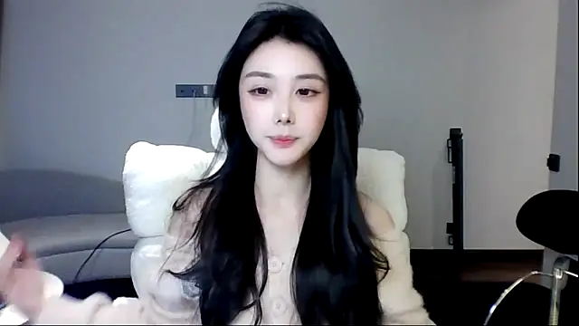 Snapshot of MedeLineayr chatting on 03-04-26, 03:40 MedeLineayr online show from 03-04-26, 03:40