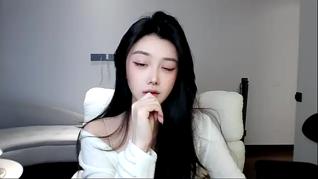 Snapshot of MedeLineayr chatting on 03-11-26, 04:02 MedeLineayr online show from 03-11-26, 04:02