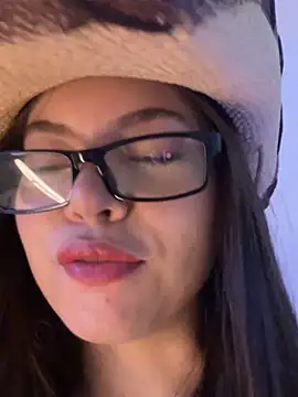 Snapshot of alyabelova chatting on 05-12-26, 04:31 alyabelova online show from 05-12-26, 04:31