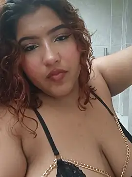 Snapshot of VanessaLanz chatting on 05-17-26, 01:29 VanessaLanz online show from 05-17-26, 01:29