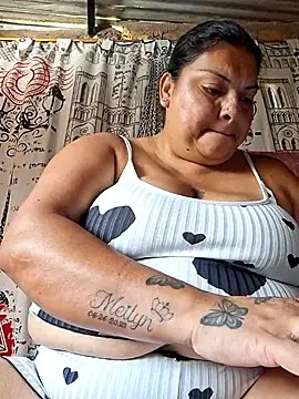 Juli Powl online show from 04-20-26, 01:58