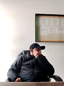 Snapshot of Hachi28 chatting on 03-12-26, 01:50 Hachi28 online show from 03-12-26, 01:50