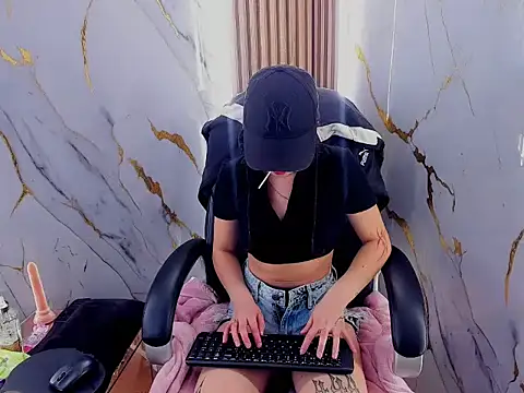 ElaSalvatorehh online show from 02-25-26, 05:55