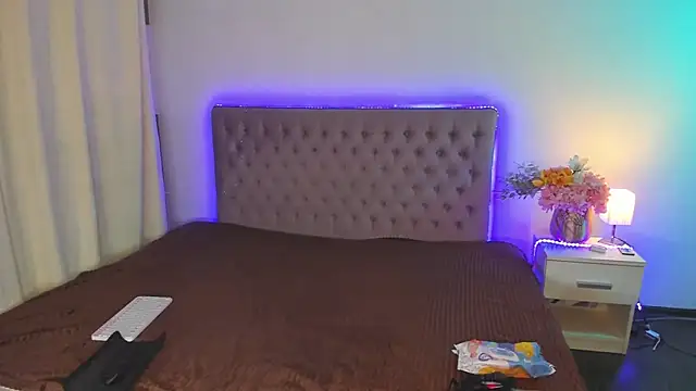 AmandaHoppe online show from 04-27-26, 05:05