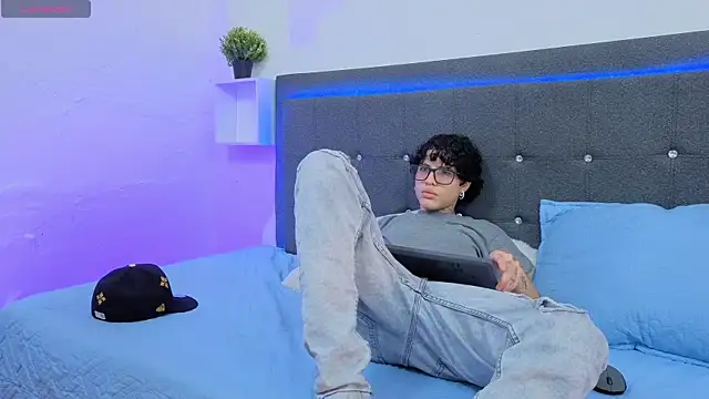 Ale cuzz online show from 02-14-26, 02:03