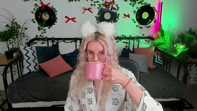 Snapshot of TiffanyPeachi chatting on 02-26-26, 10:47 TiffanyPeachi online show from 02-26-26, 10:47