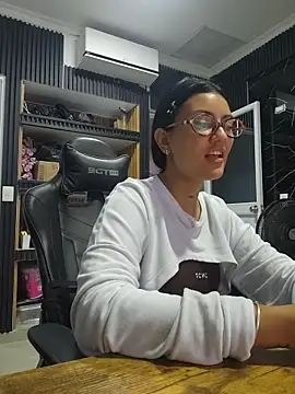 Roma xxx online show from 04-21-26, 10:12