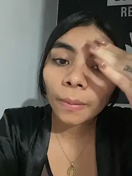 Snapshot of eimmy__skinny chatting on 05-16-26, 01:13 eimmy skinny online show from 05-16-26, 01:13