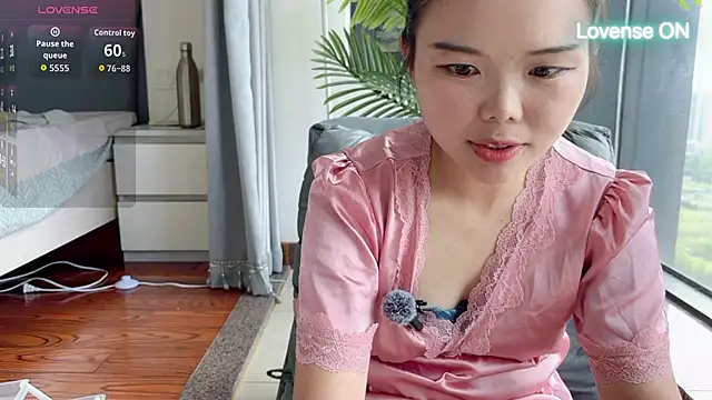 Snapshot of xiaosu22 chatting on 06-05-26, 06:52 xiaosu22 online show from 06-05-26, 06:52