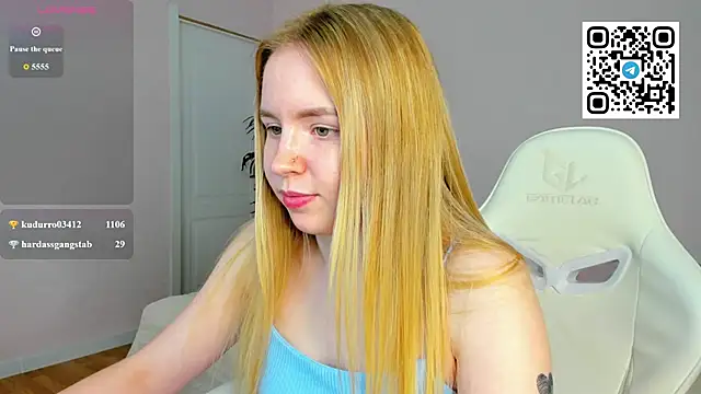 Snapshot of Linda__Bloom chatting on 06-05-26, 06:52 Linda Bloom online show from 06-05-26, 06:52