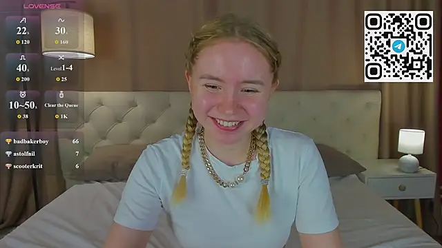 Snapshot of Linda__Bloom chatting on 06-11-26, 02:53 Linda Bloom online show from 06-11-26, 02:53