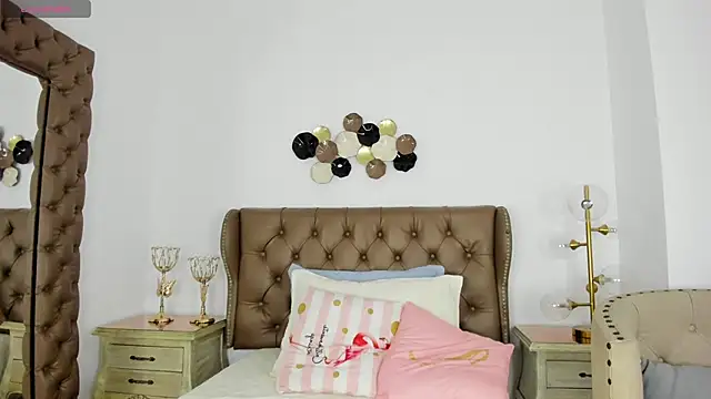 Snapshot of pinkmoon30 chatting on 03-12-26, 11:27 pinkmoon30 online show from 03-12-26, 11:27