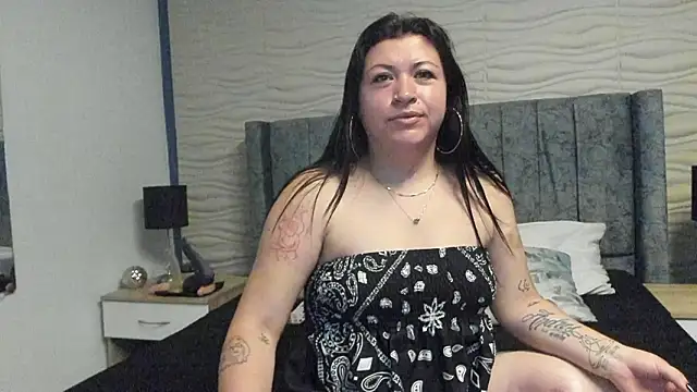 Snapshot of Ayleen_Miller chatting on 02-18-26, 02:24 Ayleen Miller online show from 02-18-26, 02:24