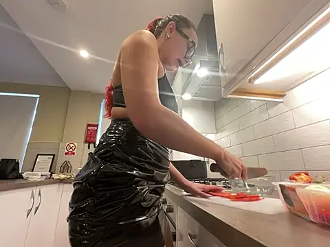 Snapshot of FoxyValentine chatting on 02-16-26, 02:57 FoxyValentine online show from 02-16-26, 02:57