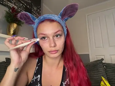 FoxyValentine online show from 06-17-26, 03:02