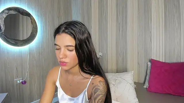 Snapshot of Isabellaa_Rosee chatting on 06-14-26, 02:24 Isabellaa Rosee online show from 06-14-26, 02:24