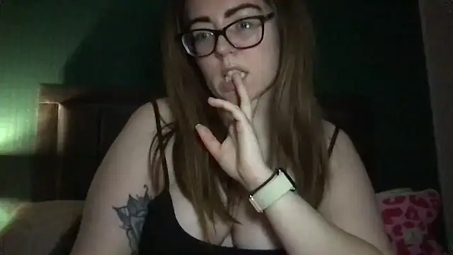 Snapshot of CurvyBx chatting on 03-05-26, 08:38 CurvyBx online show from 03-05-26, 08:38