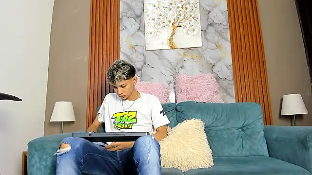 YOUNG BOYS HELL online show from 03-20-26, 01:10