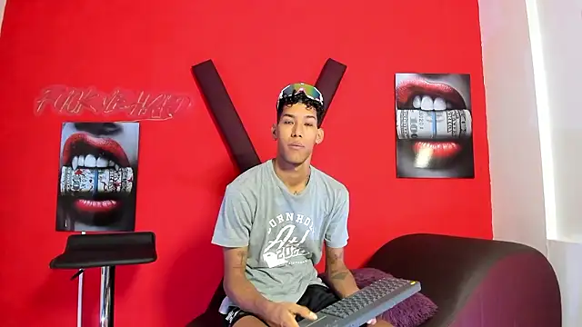 GREEN BOYS online show from 03-12-26, 07:25