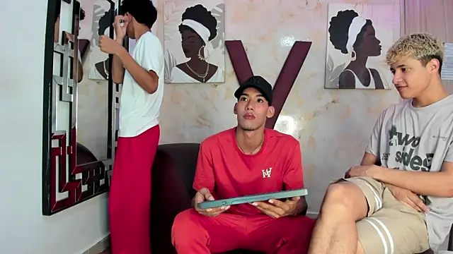 GREEN BOYS online show from 04-27-26, 07:34