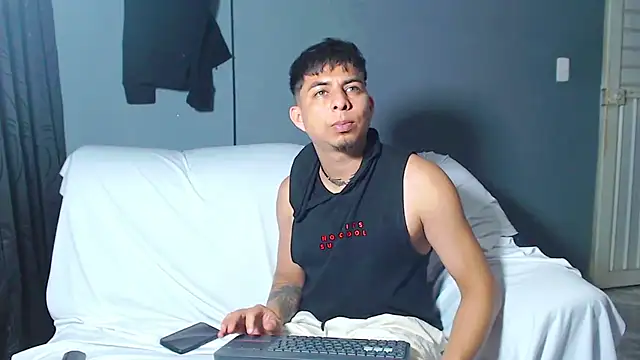 Snapshot of polloCol4U chatting on 03-12-26, 12:17 polloCol4U online show from 03-12-26, 12:17