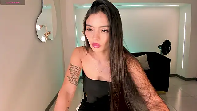 JulietteMoreau online show from 03-01-26, 05:04