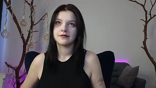 DeliaEffy online show from 02-27-26, 01:22