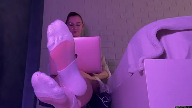 missmiroslava online show from 04-25-26, 02:25